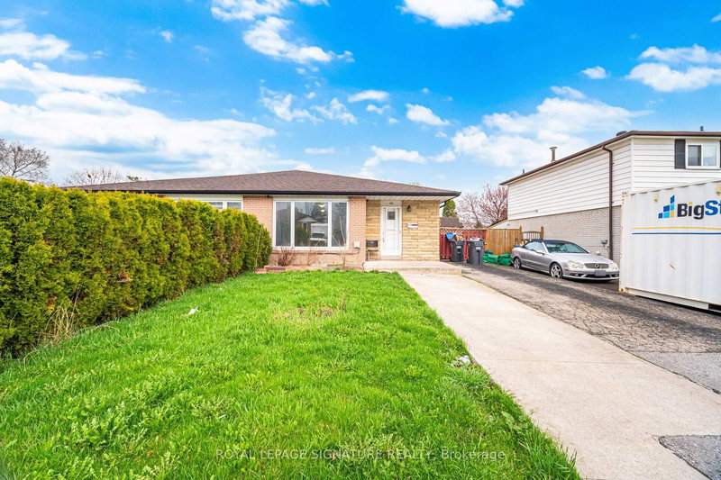 42 Flamingo Cres, Brampton, L6T 2G5 | Image 2