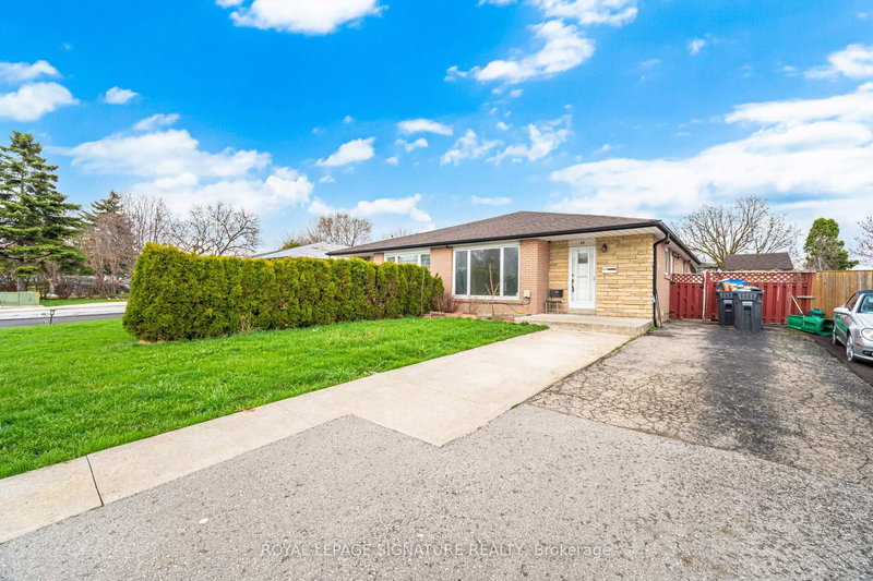 42 Flamingo Cres, Brampton, L6T 2G5 | Image 3