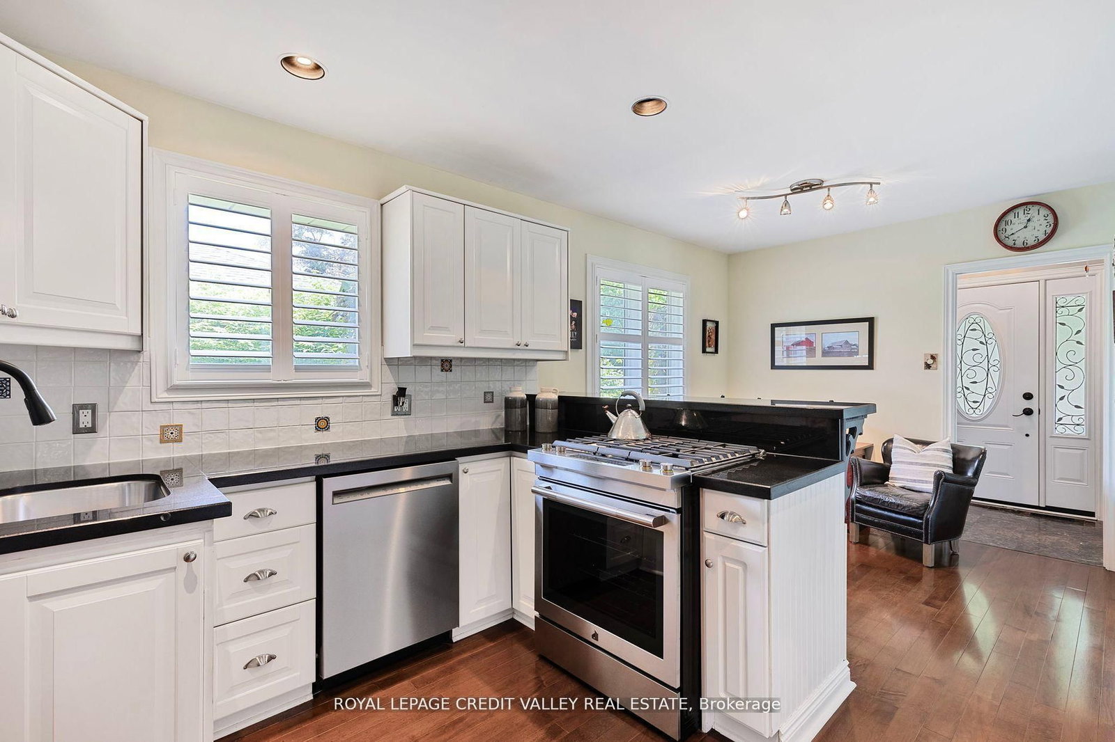 24 Ladore Drive - Photo 9