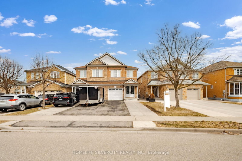 67 Sweet Clover Cres, Brampton, L6R 3A1 | Image 3