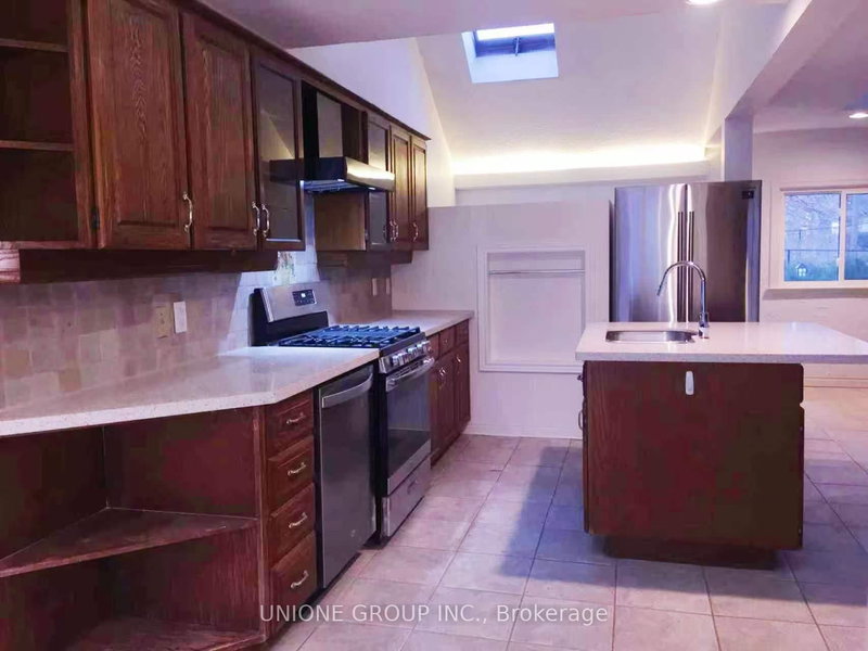 31 Birch Hill Lane, Oakville, L6K 2P1 | Image 3