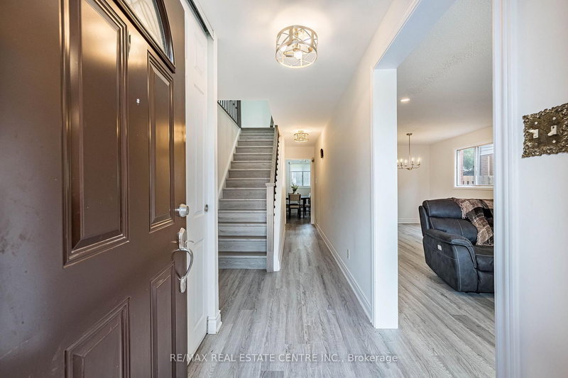 11 Kirkland Rd, Brampton, L6V 2W5 | Image 2