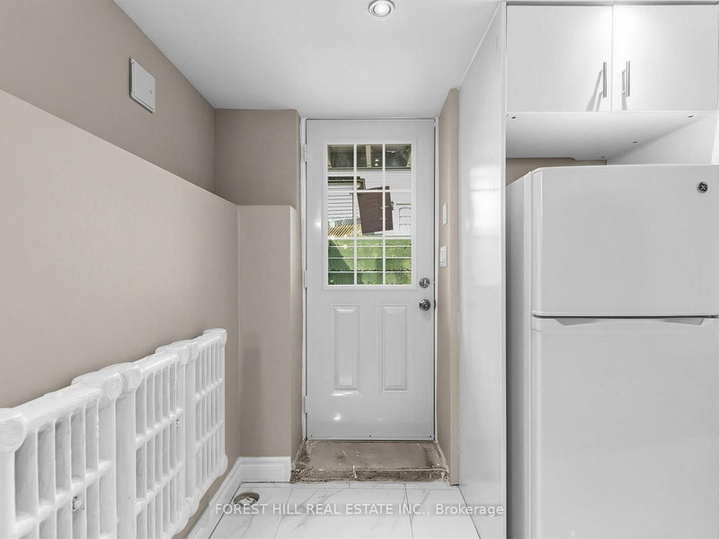 Lower - 12 Salem Ave, Toronto, M6H 3C1 | Image 2