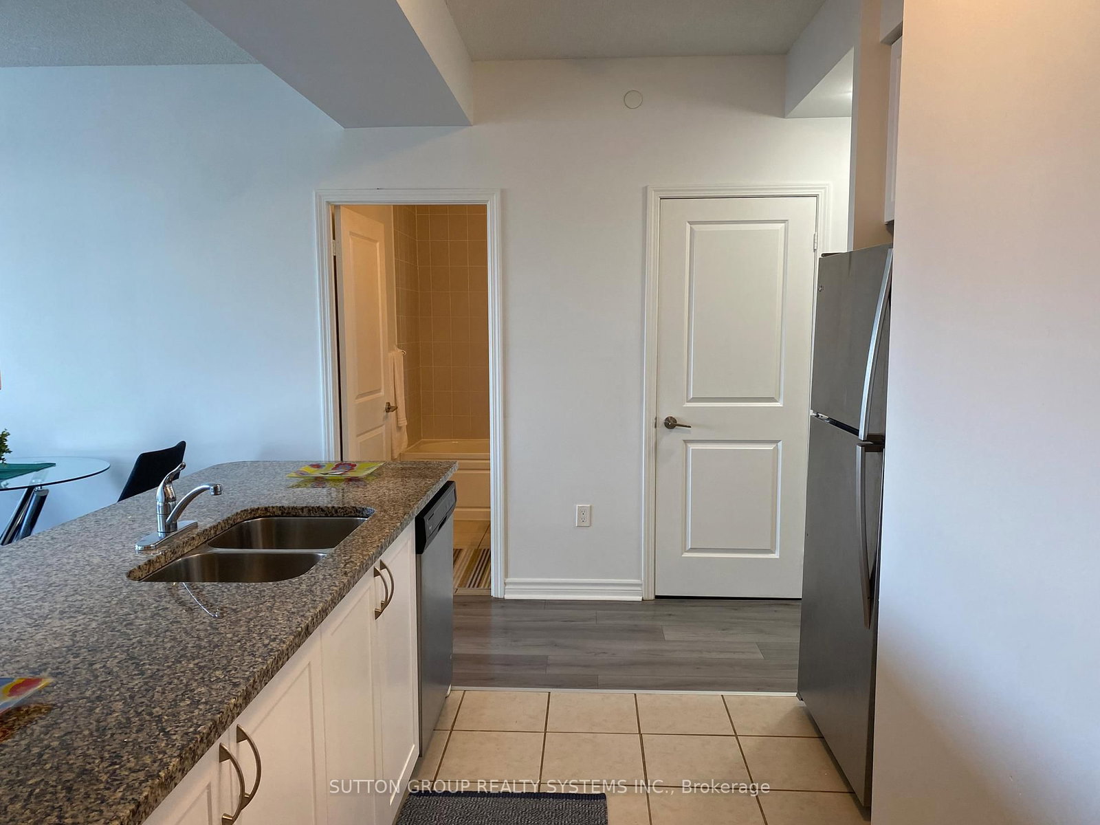 349 Rathburn Road W, Unit 301 - Photo 15