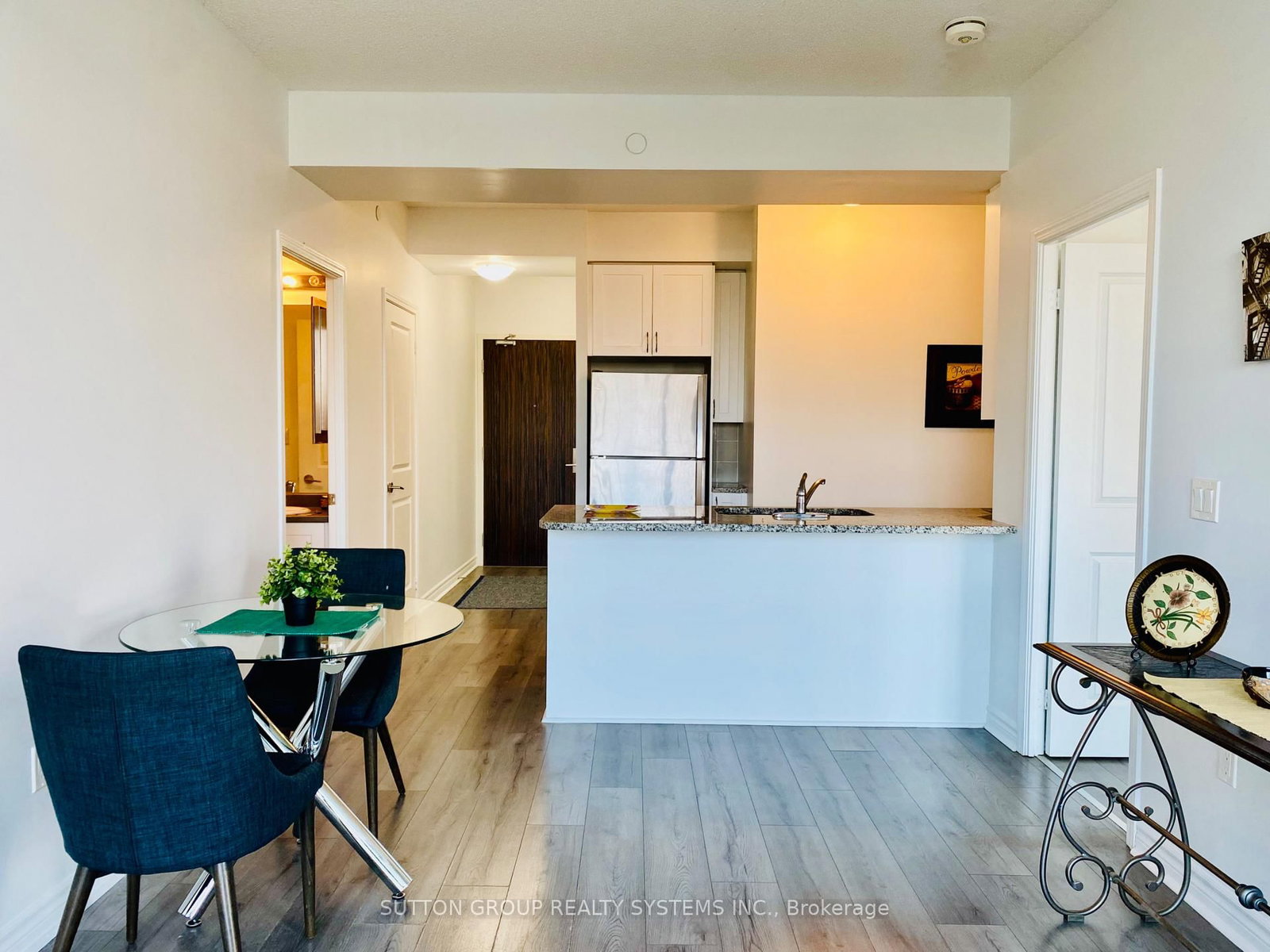 349 Rathburn Road W, Unit 301 - Photo 4