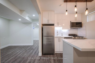 5 - 135 Jane St | Toronto | Image