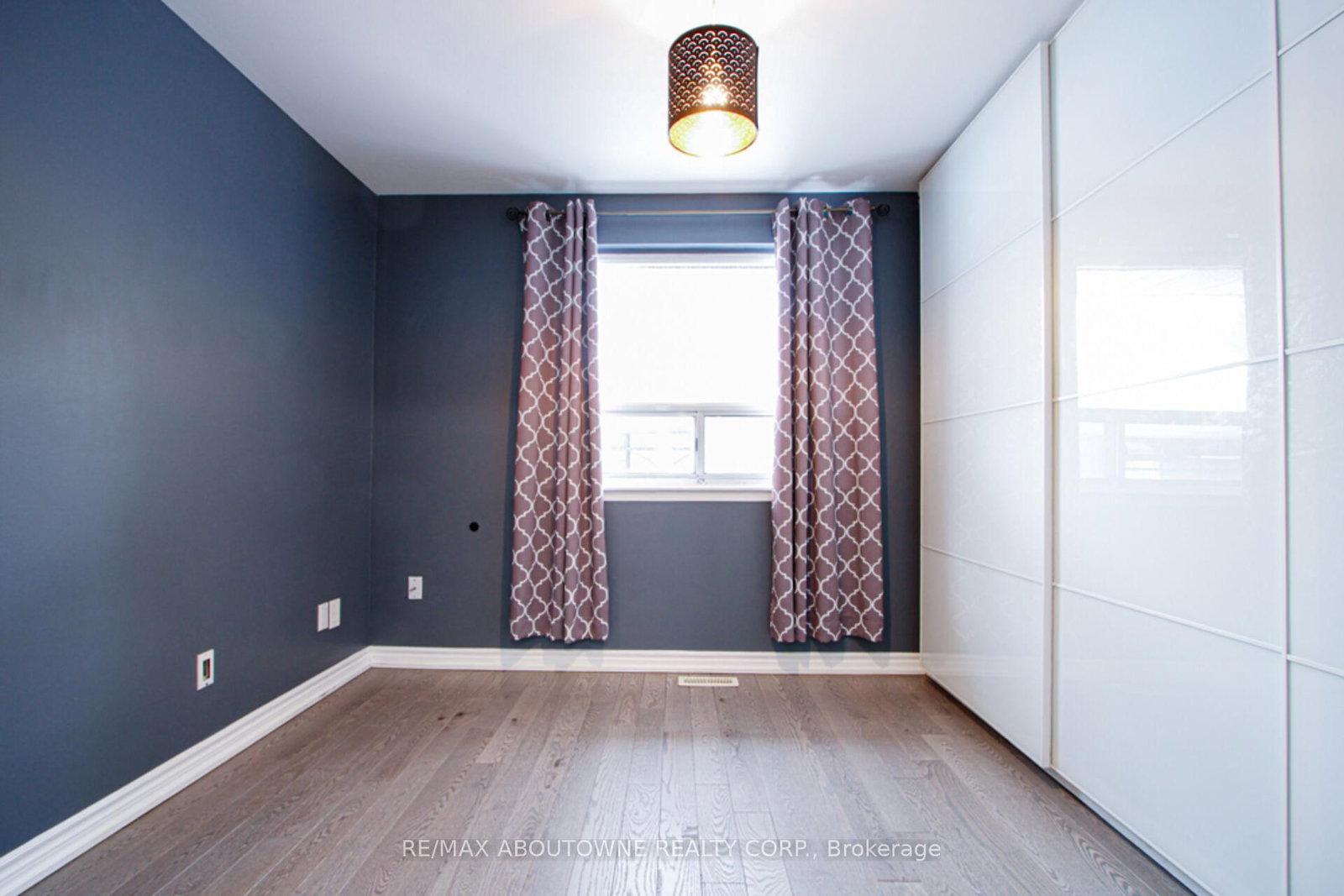 1601 Sandgate Crescent, Unit Main - Photo 9