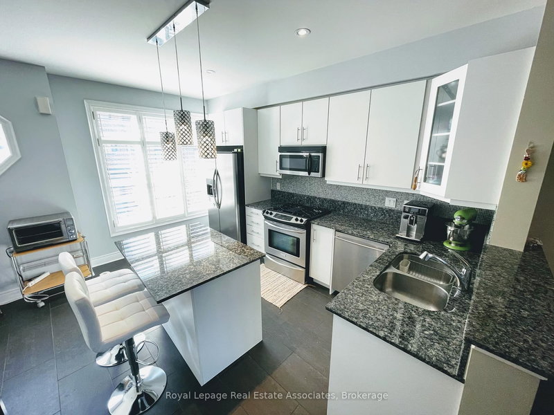 56 Lobo Mews, Toronto, M8Z 0B1 | Image 2