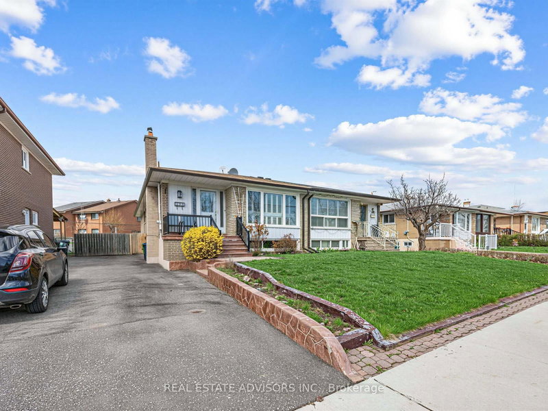 175 Lindylou Rd, Toronto, M9M 2B8 | Image 2