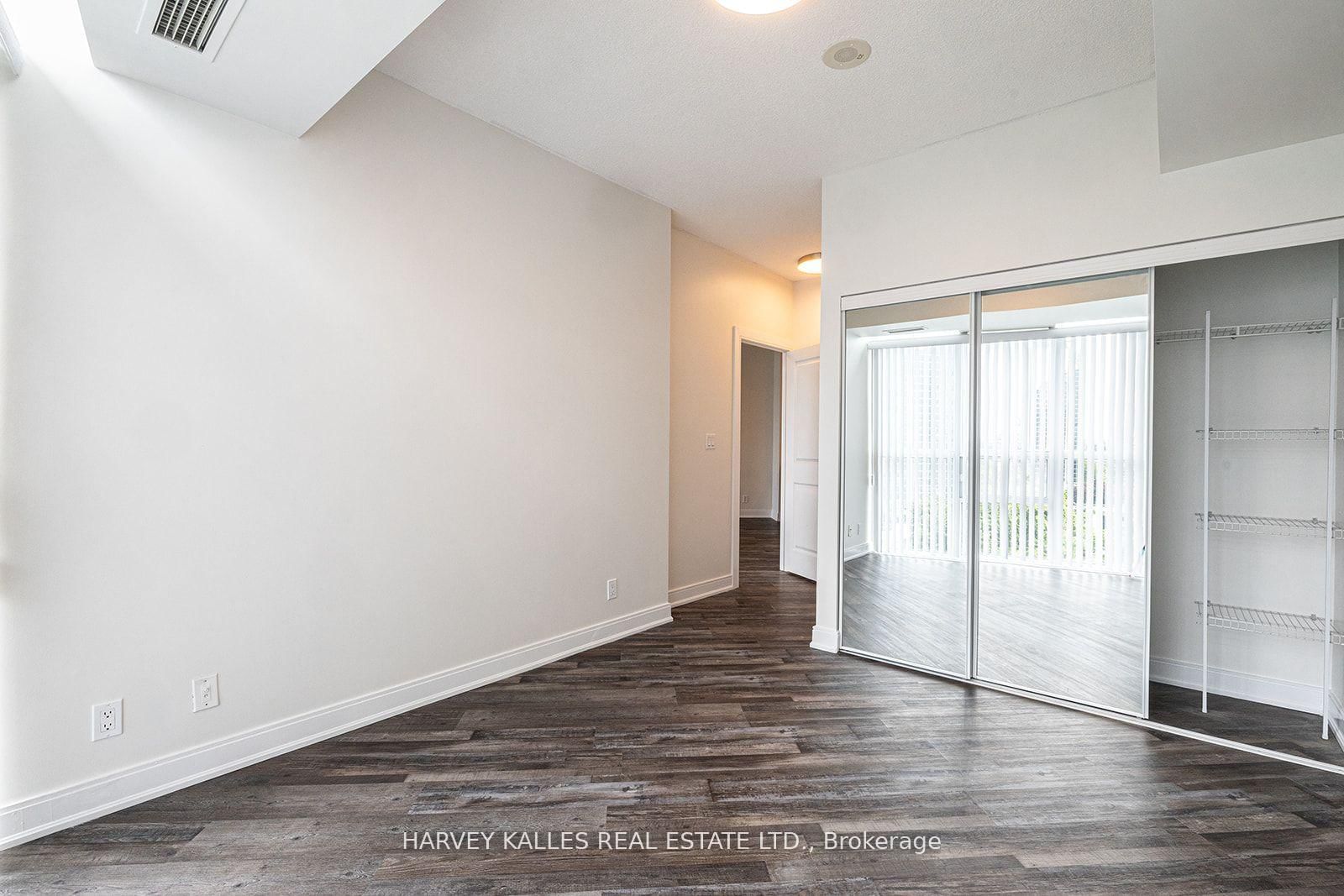 80 Absolute Avenue, Unit 910 - Photo 24