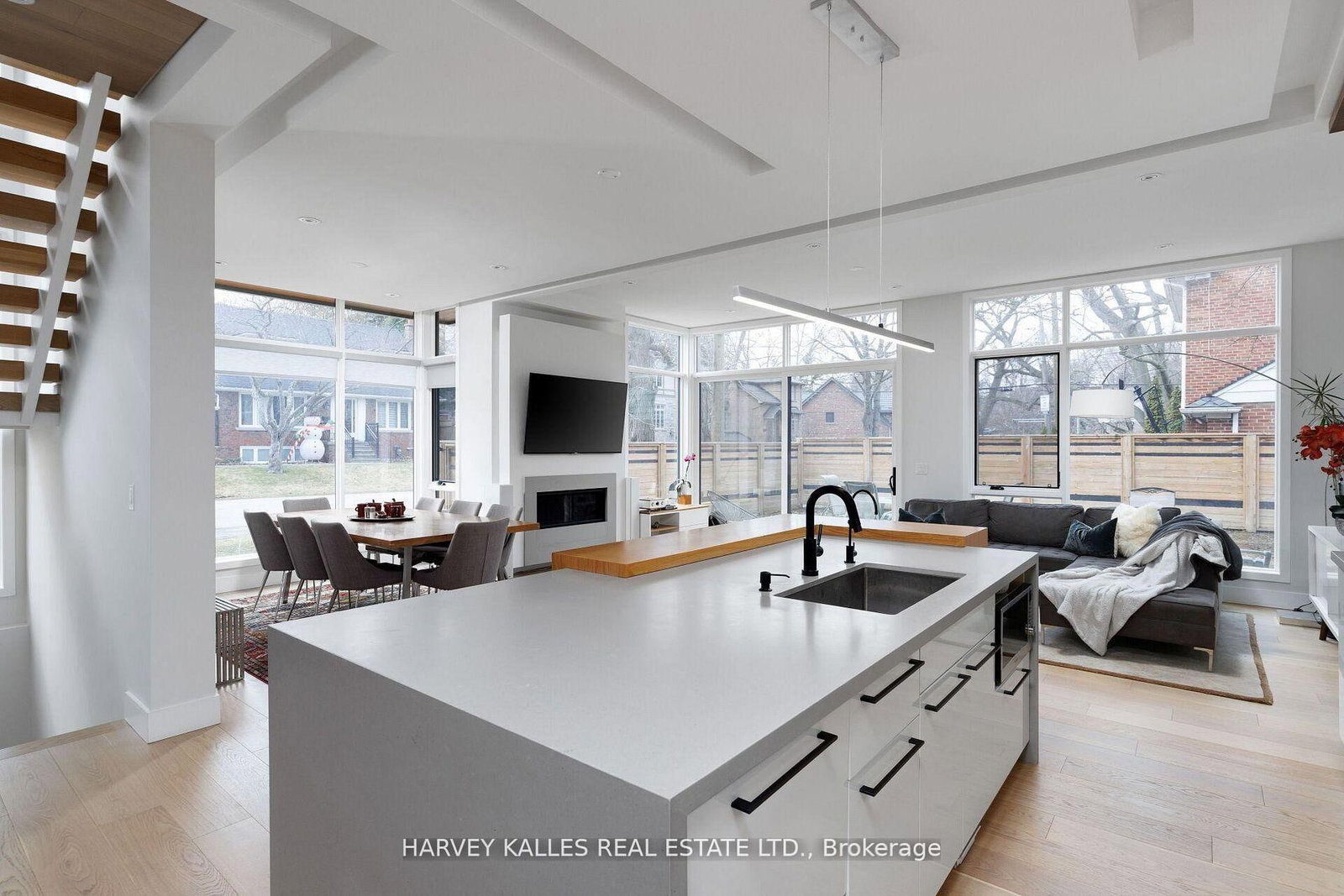 Detached House for sale at 43 Ballacaine Drive, Toronto, Ontario, M8Y 4B1 - Stonegate-Queensway - MLS: W13029896