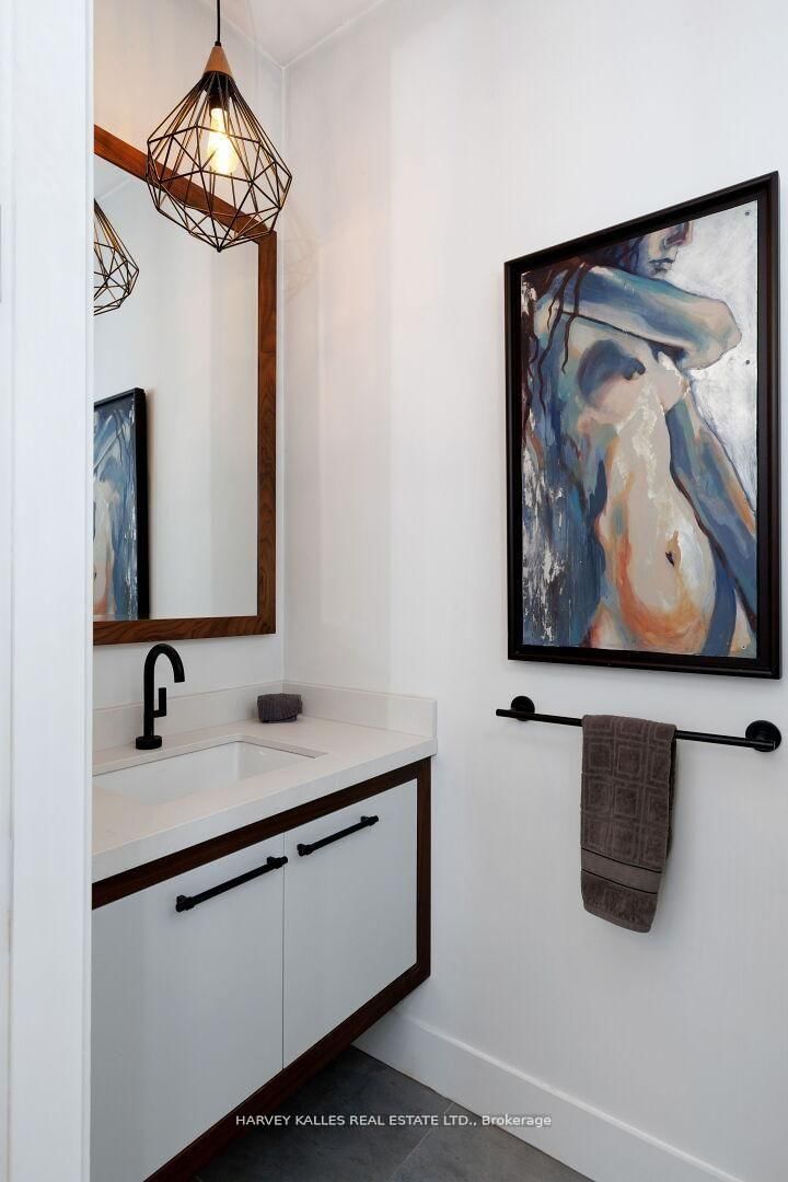 Detached House for sale at 43 Ballacaine Drive, Toronto, Ontario, M8Y 4B1 - Stonegate-Queensway - MLS: W13029896