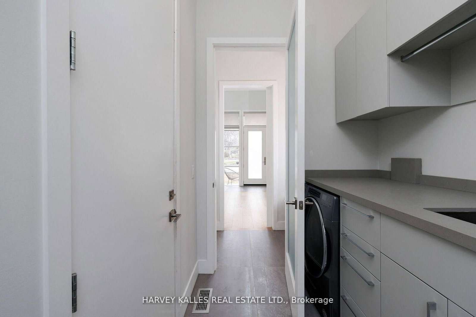 Detached House for sale at 43 Ballacaine Drive, Toronto, Ontario, M8Y 4B1 - Stonegate-Queensway - MLS: W13029896