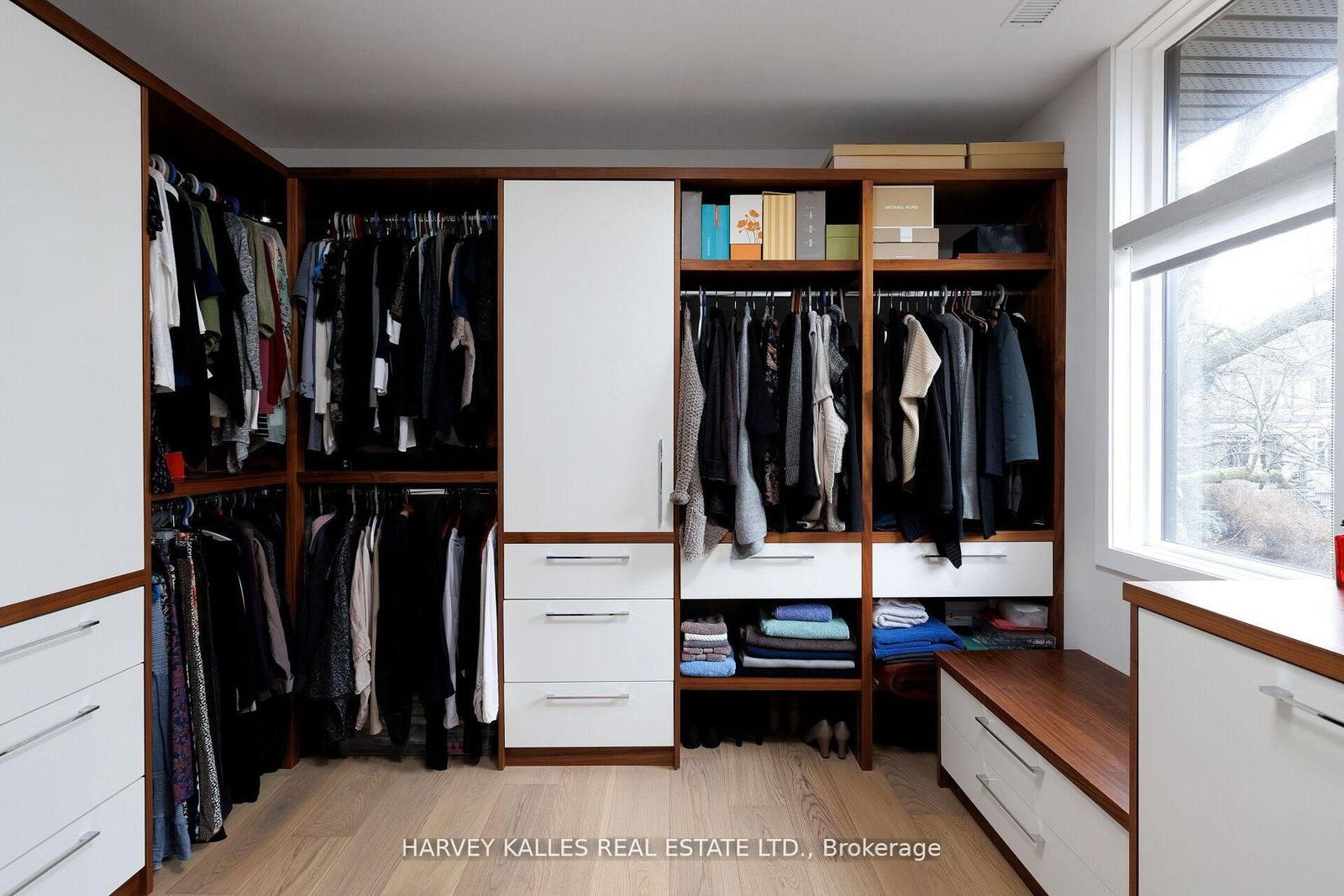 Detached House for sale at 43 Ballacaine Drive, Toronto, Ontario, M8Y 4B1 - Stonegate-Queensway - MLS: W13029896