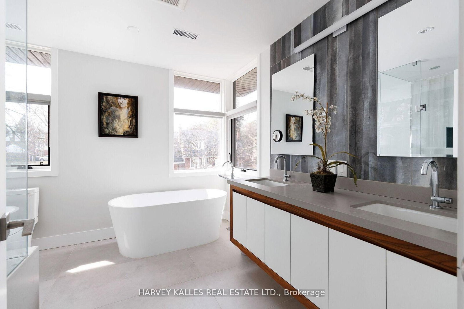 Detached House for sale at 43 Ballacaine Drive, Toronto, Ontario, M8Y 4B1 - Stonegate-Queensway - MLS: W13029896