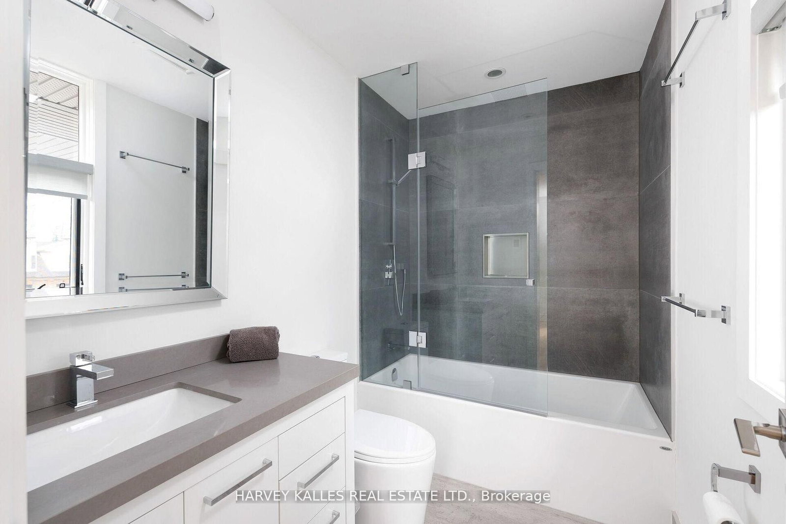 Detached House for sale at 43 Ballacaine Drive, Toronto, Ontario, M8Y 4B1 - Stonegate-Queensway - MLS: W13029896