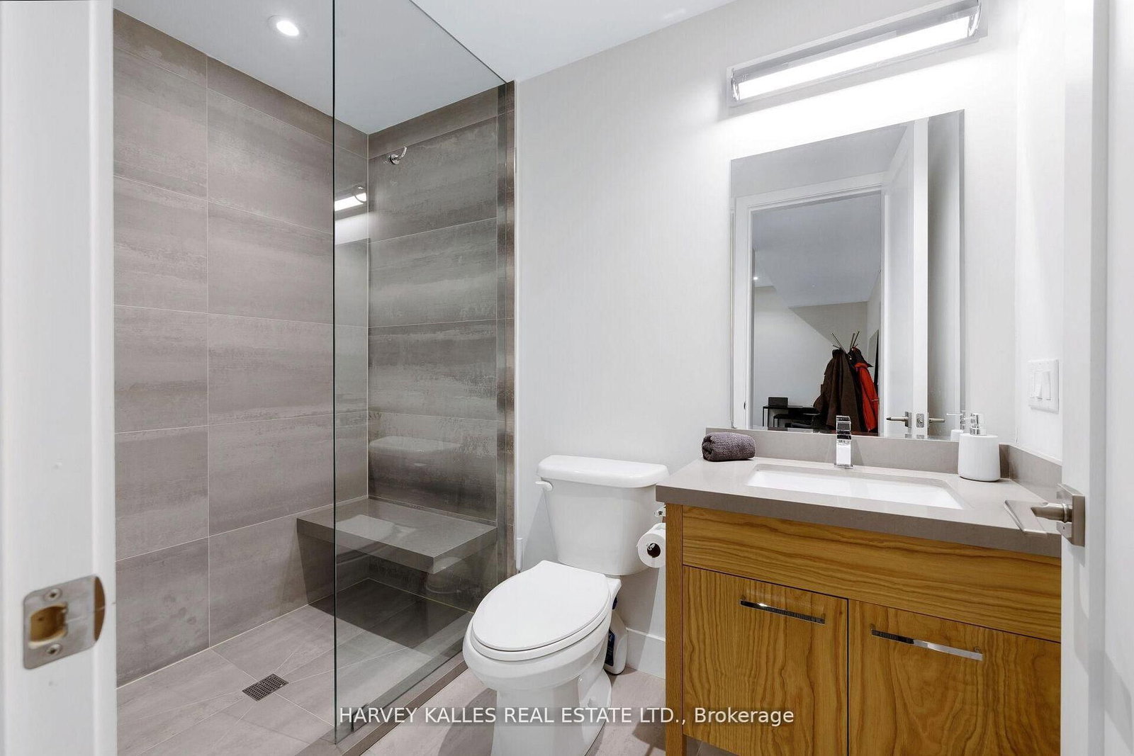 Detached House for sale at 43 Ballacaine Drive, Toronto, Ontario, M8Y 4B1 - Stonegate-Queensway - MLS: W13029896