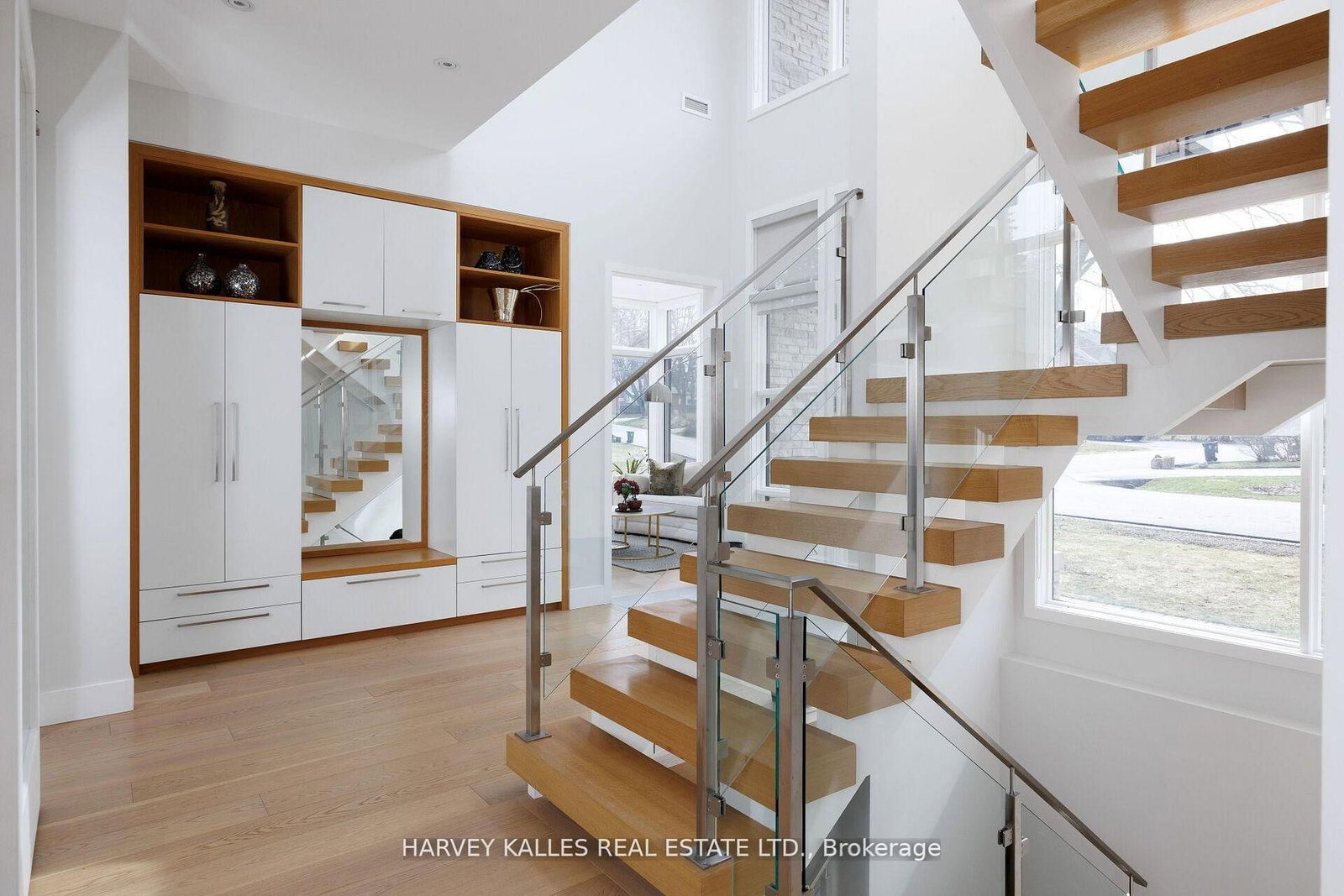 Detached House for sale at 43 Ballacaine Drive, Toronto, Ontario, M8Y 4B1 - Stonegate-Queensway - MLS: W13029896