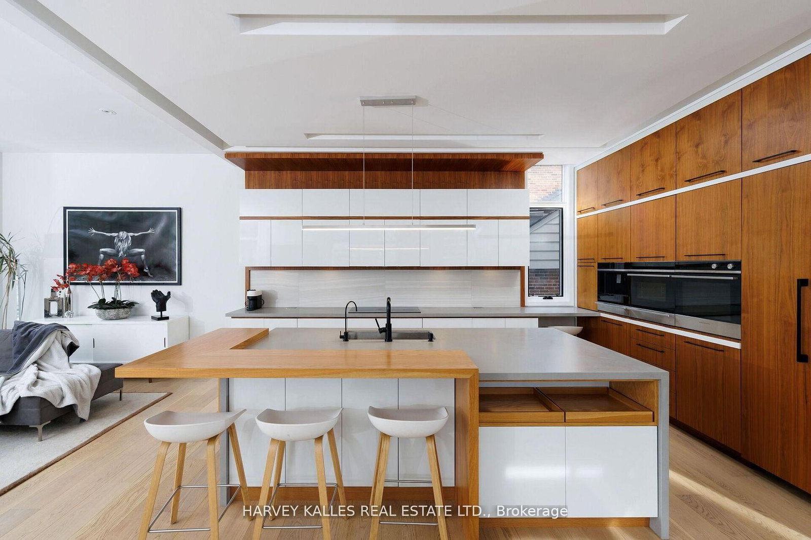 Detached House for sale at 43 Ballacaine Drive, Toronto, Ontario, M8Y 4B1 - Stonegate-Queensway - MLS: W13029896