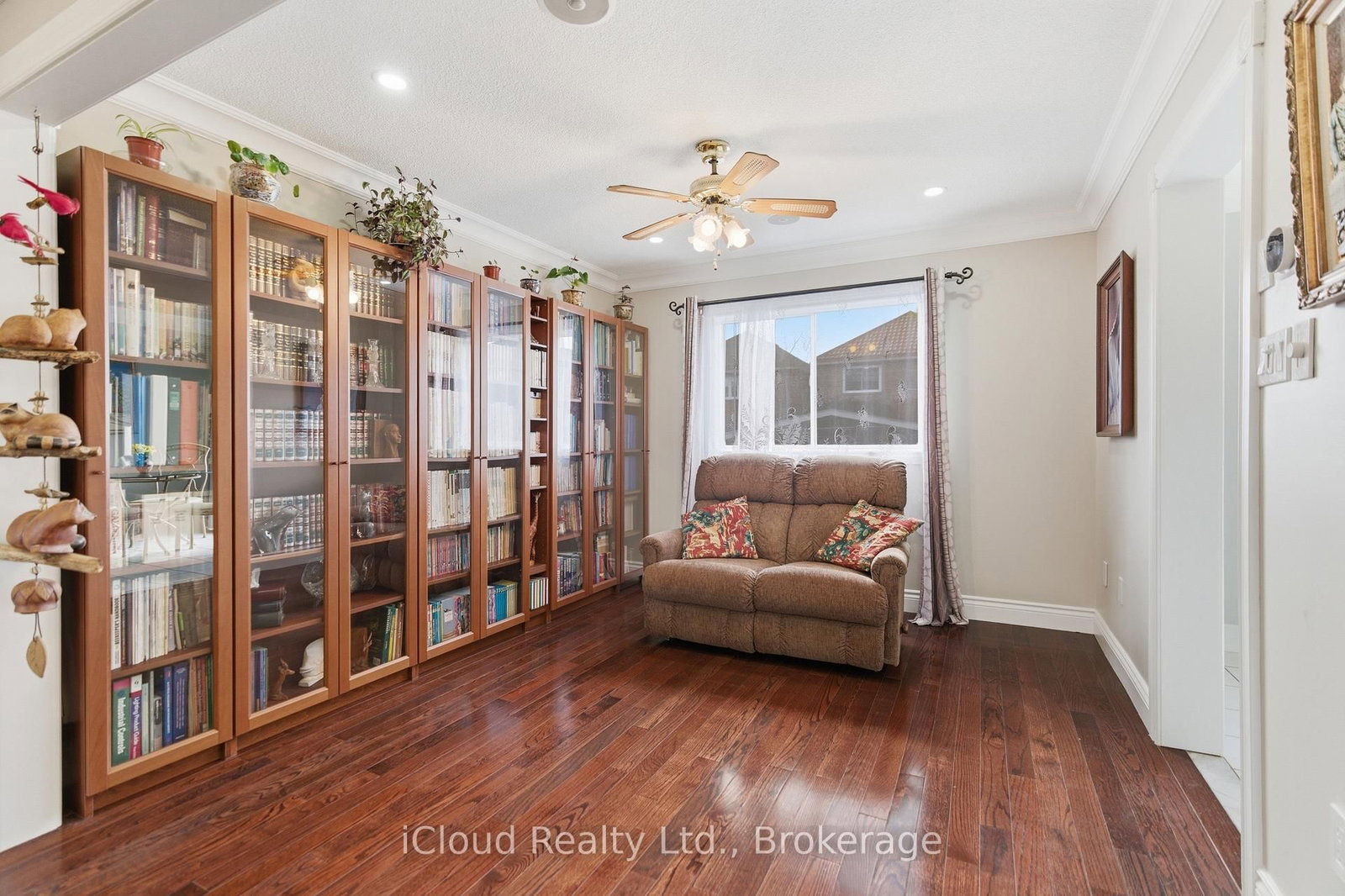 7389 Sandhurst Drive - Photo 10