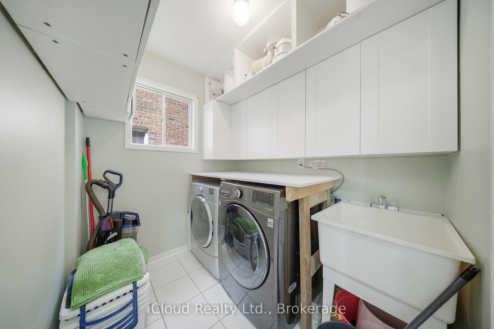 7389 Sandhurst Drive - Photo 19