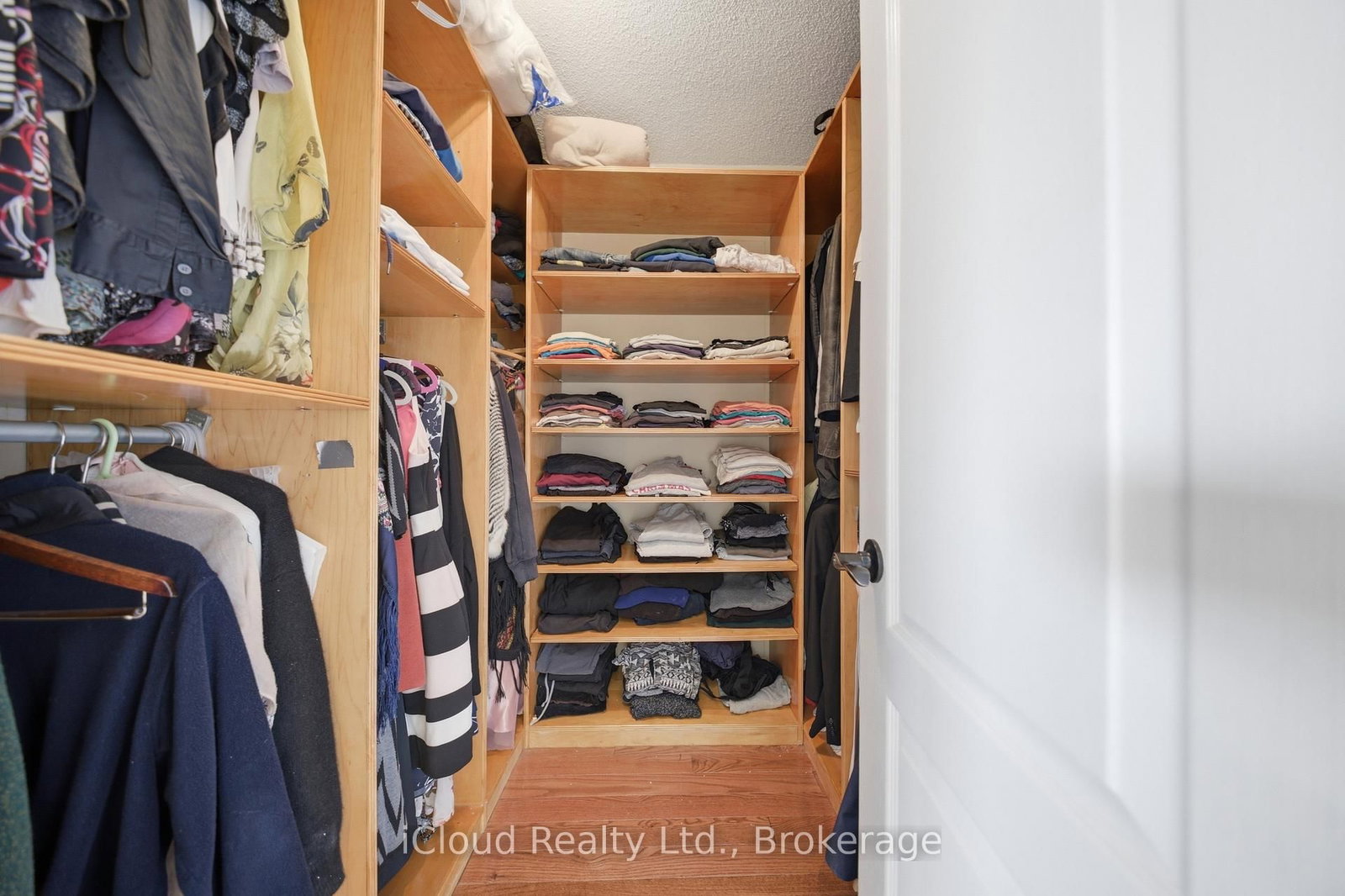 7389 Sandhurst Drive - Photo 32