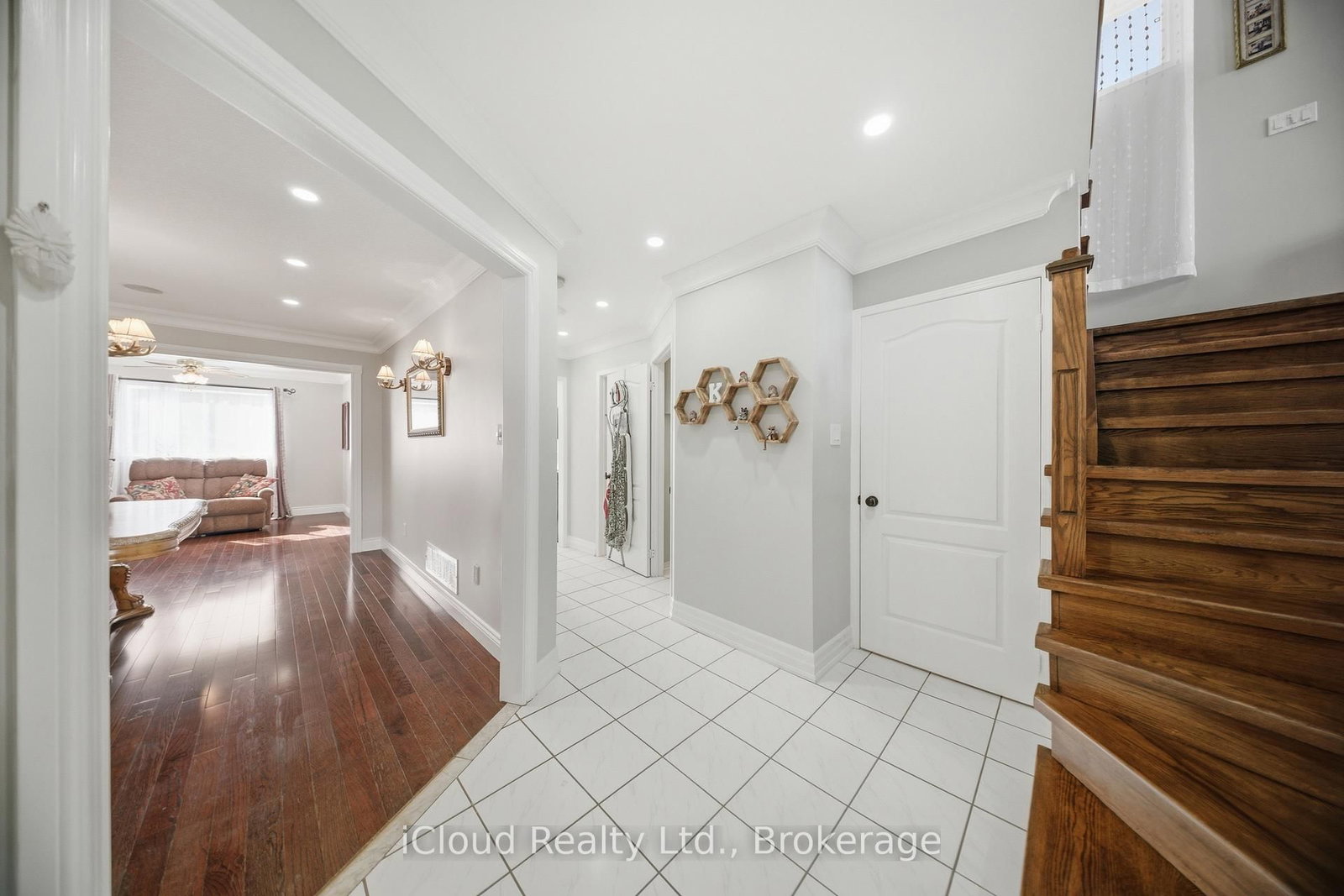 7389 Sandhurst Drive - Photo 7