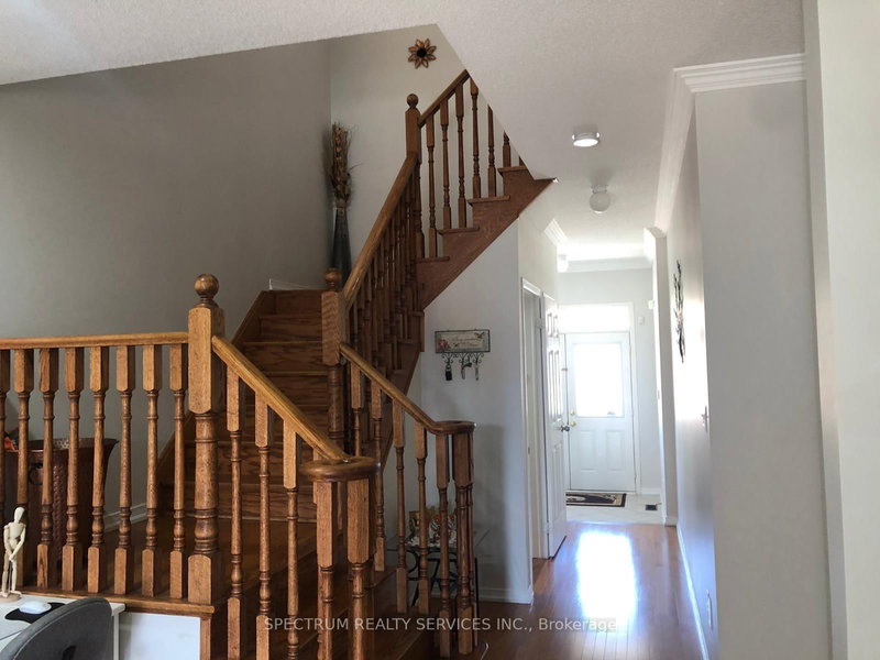 90 Templehill Rd, Brampton, L6R 3R6 | Image 2