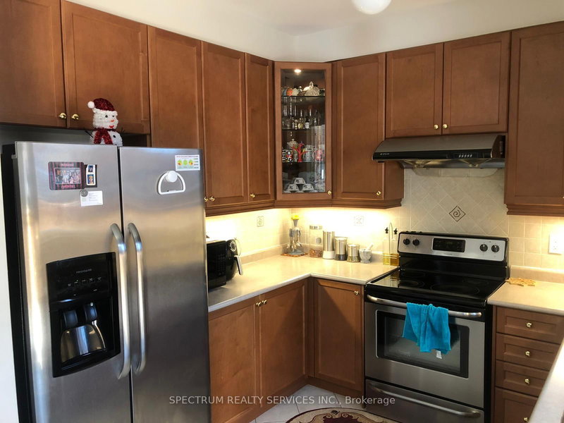 90 Templehill Rd, Brampton, L6R 3R6 | Image 3