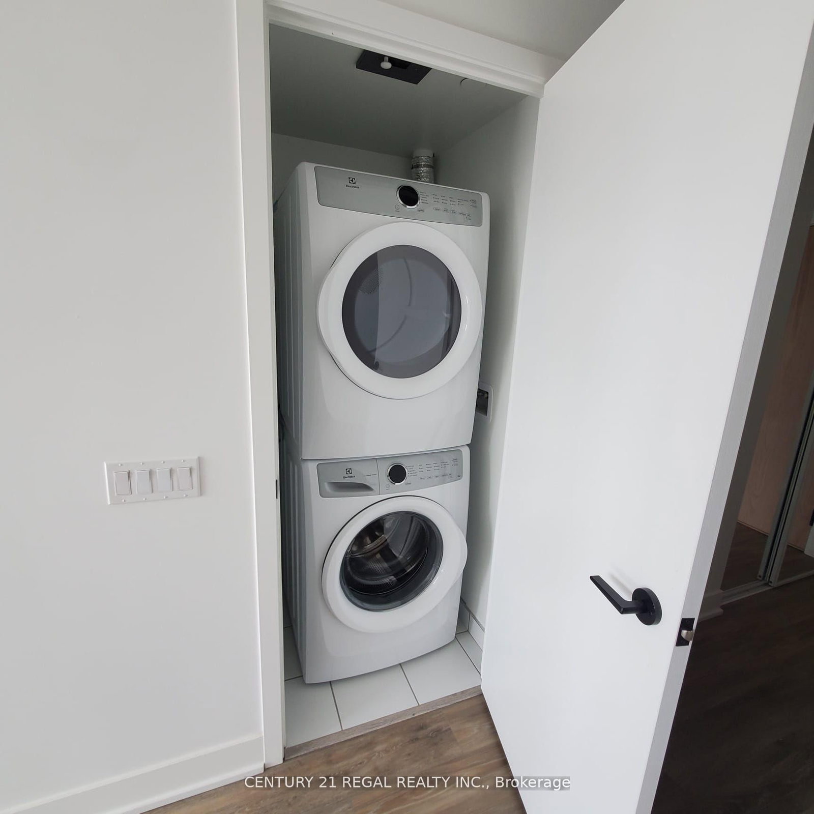 50 George Butchart Drive, Unit 113 - Photo 13