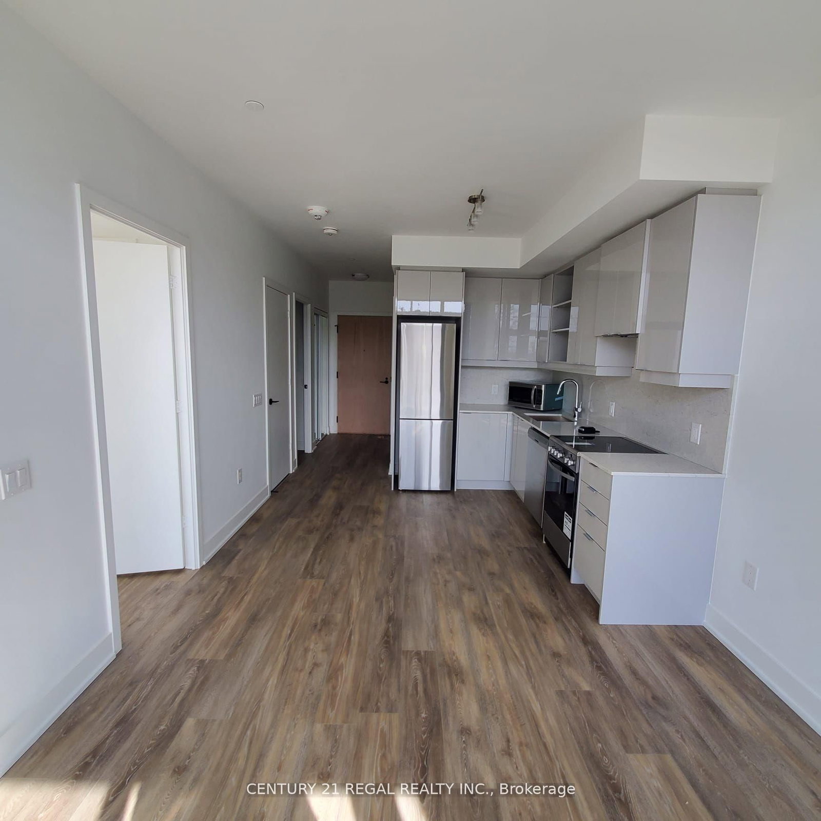 50 George Butchart Drive, Unit 113 - Photo 4