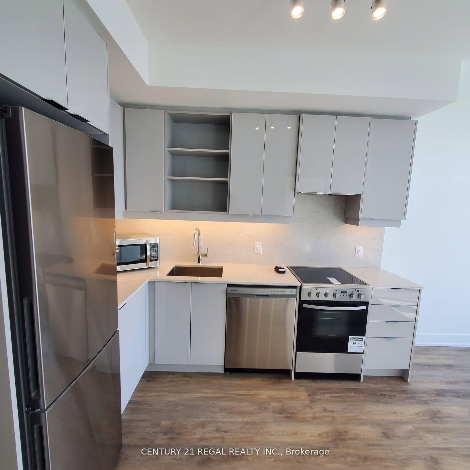 50 George Butchart Drive, Unit 113 - Photo 5