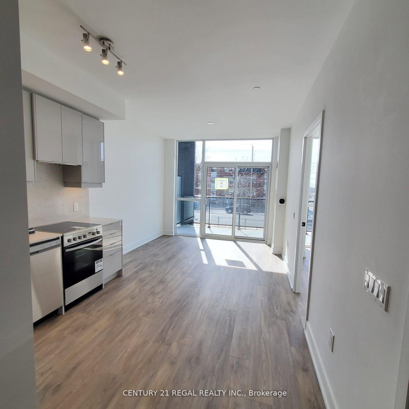 50 George Butchart Drive, Unit 113 - Photo 6