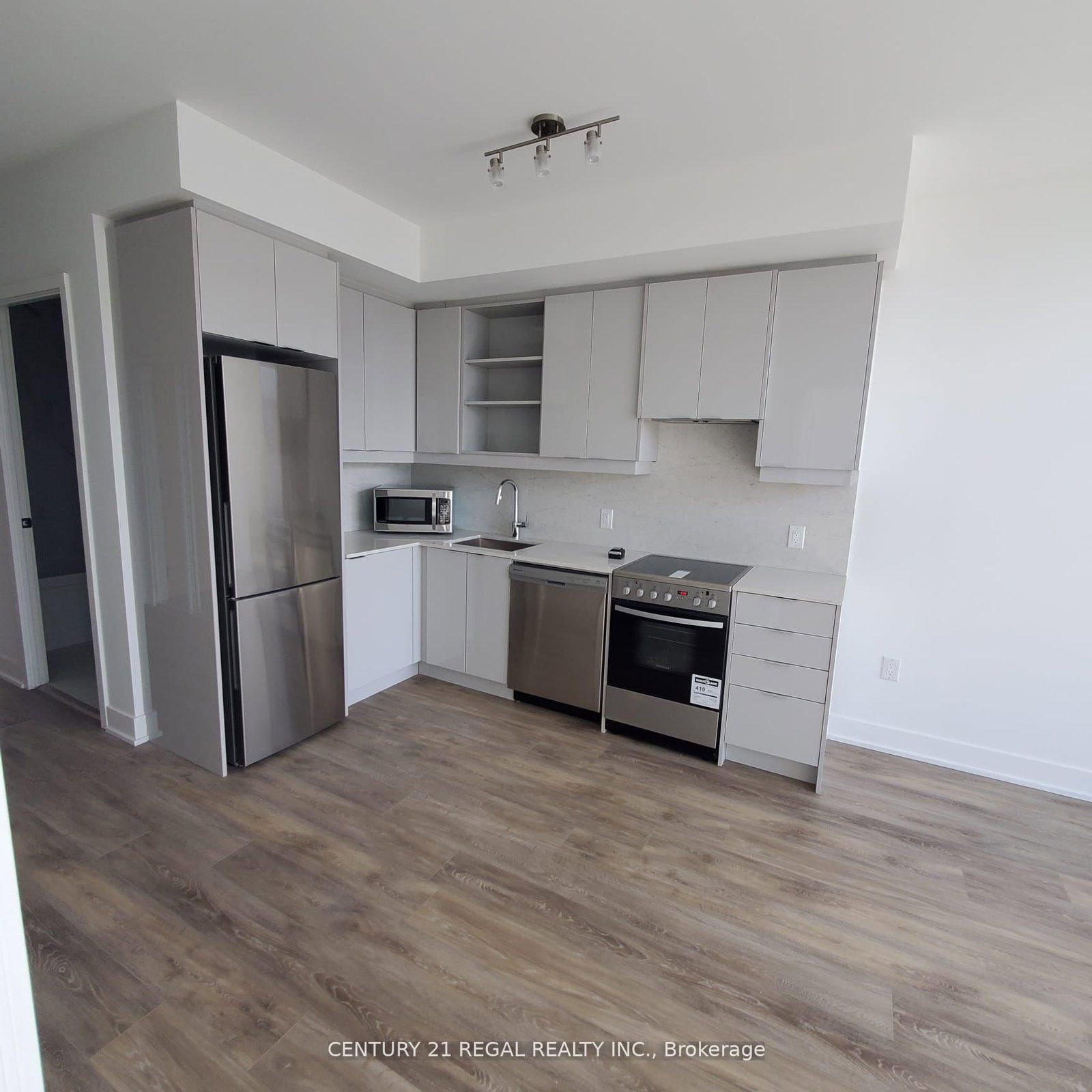 50 George Butchart Drive, Unit 113 - Photo 7