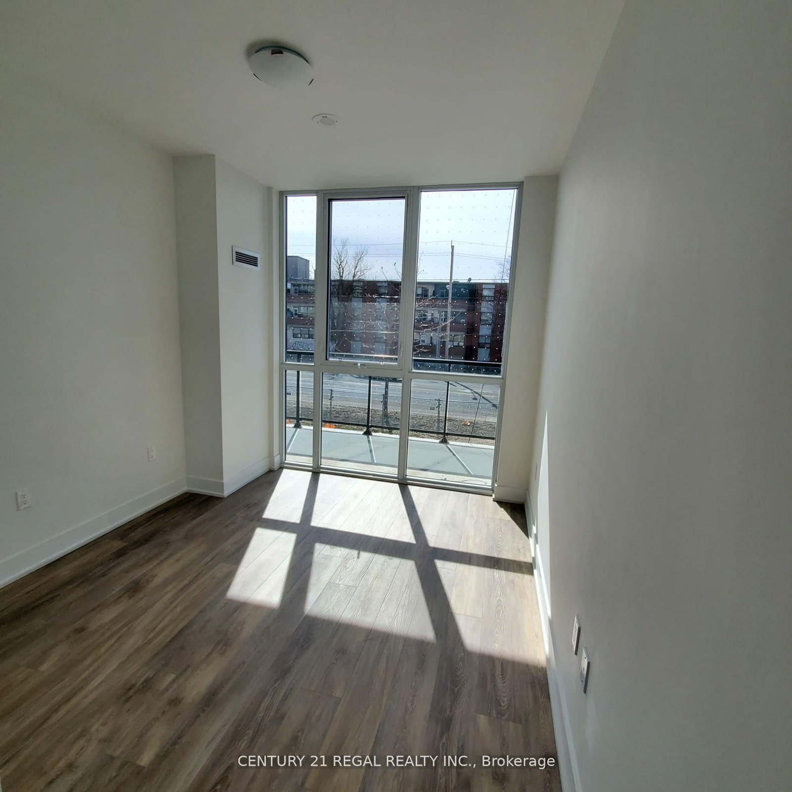 50 George Butchart Drive, Unit 113 - Photo 8