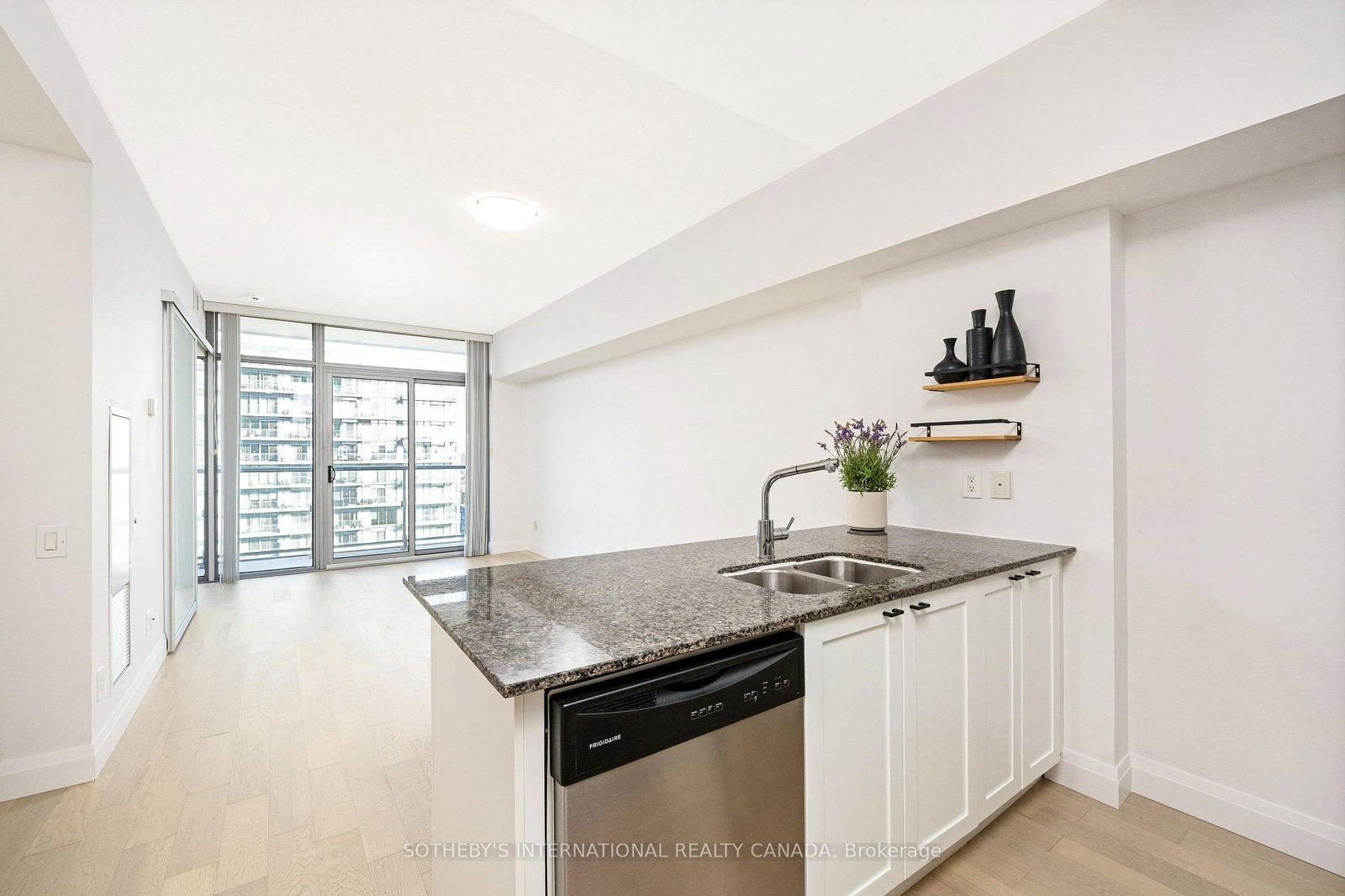 105 The Queensway Avenue, Unit 1601 - Photo 10