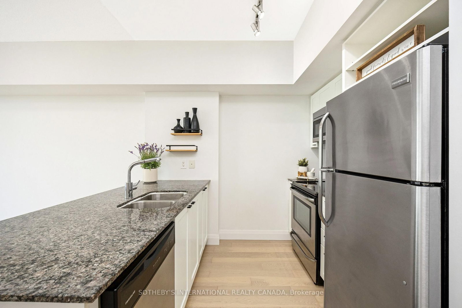 105 The Queensway Avenue, Unit 1601 - Photo 12