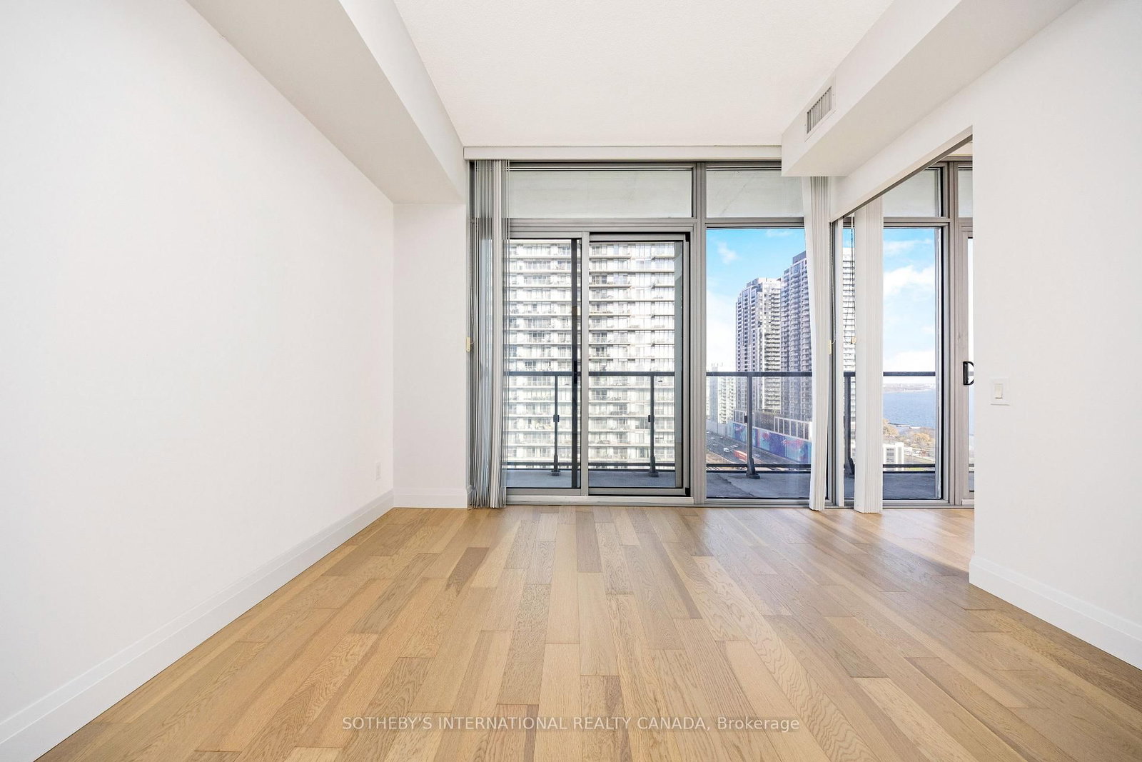 105 The Queensway Avenue, Unit 1601 - Photo 22