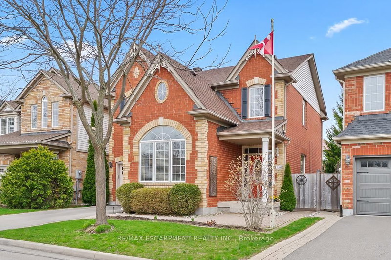 1211 Barr Cres, Milton, L9T 6X6 | Image 2
