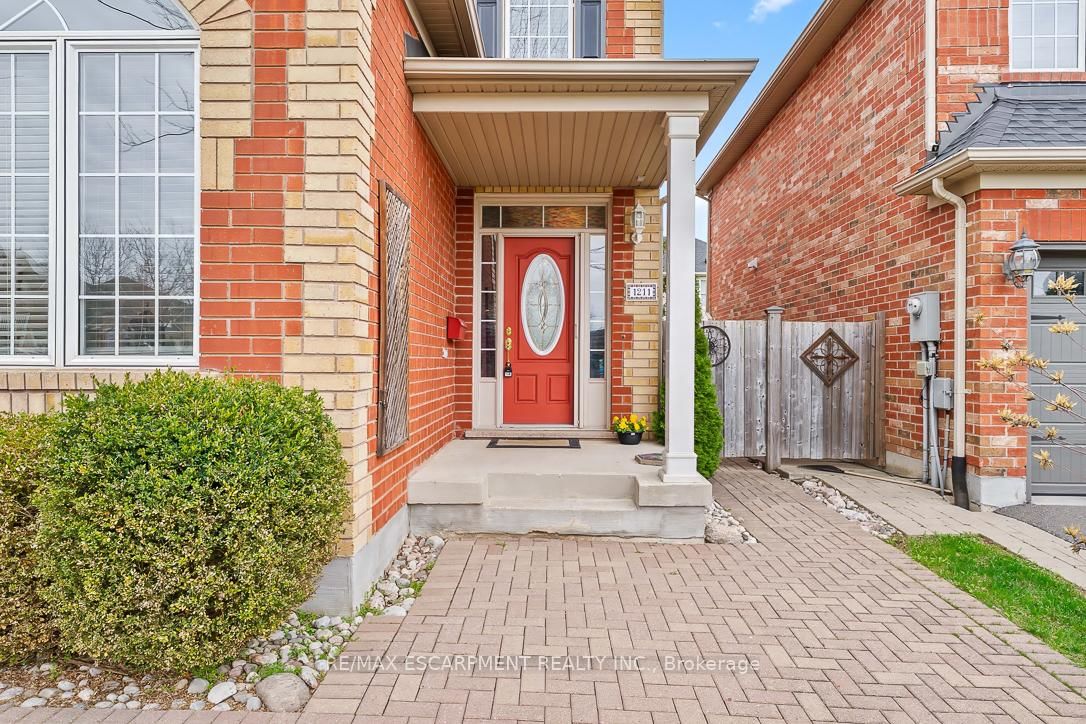 1211 Barr Crescent - Photo 4