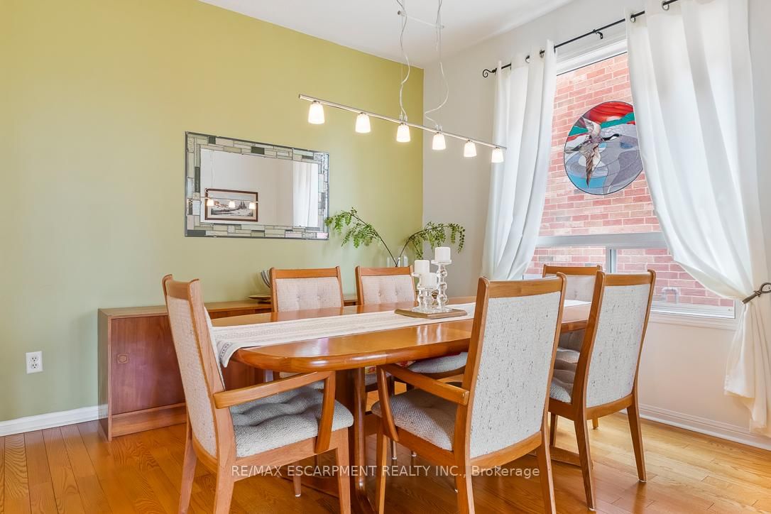 1211 Barr Crescent - Photo 8