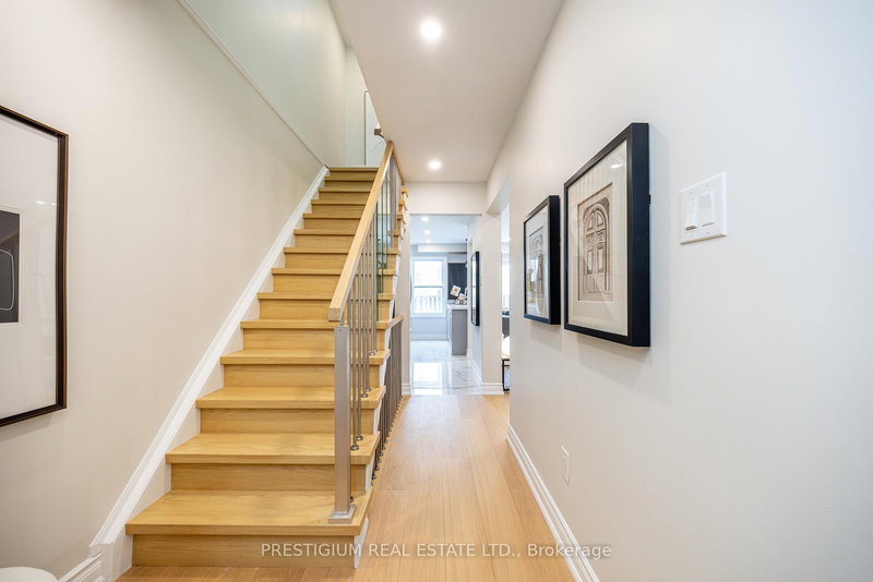 4094 Teakwood Dr, Mississauga, L5C 3L6 | Image 2