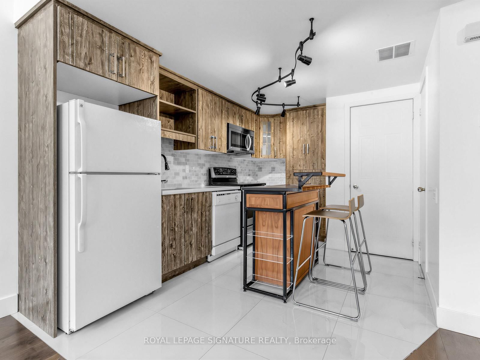 760 Lawrence Avenue W, Unit 121 - Photo 7