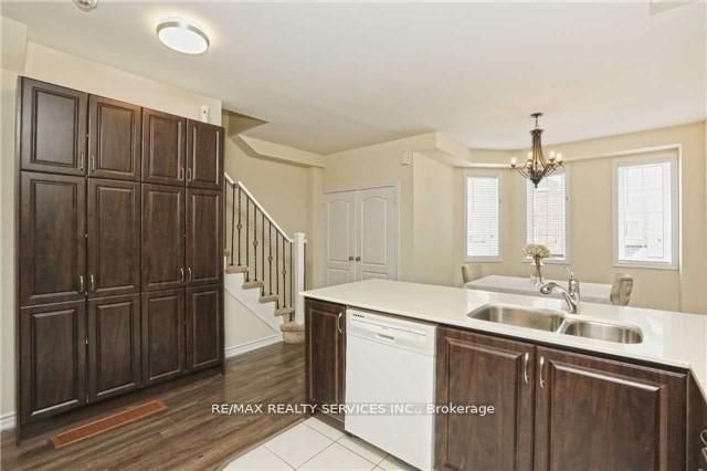 10 Rabbit Run Way, Brampton, L6Z 0B4 | Image 3