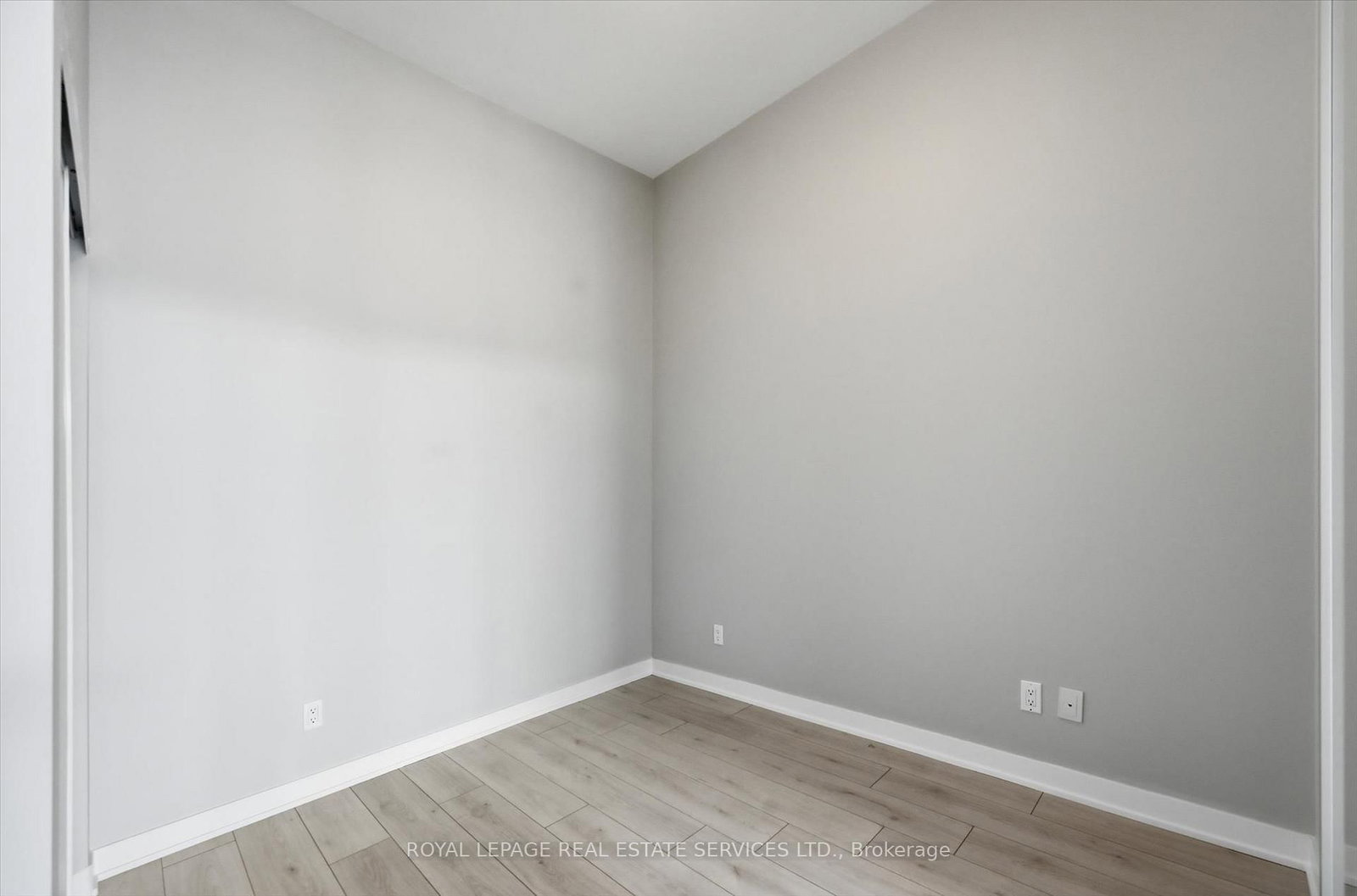 405 Dundas Street W, Unit 104 - Photo 14