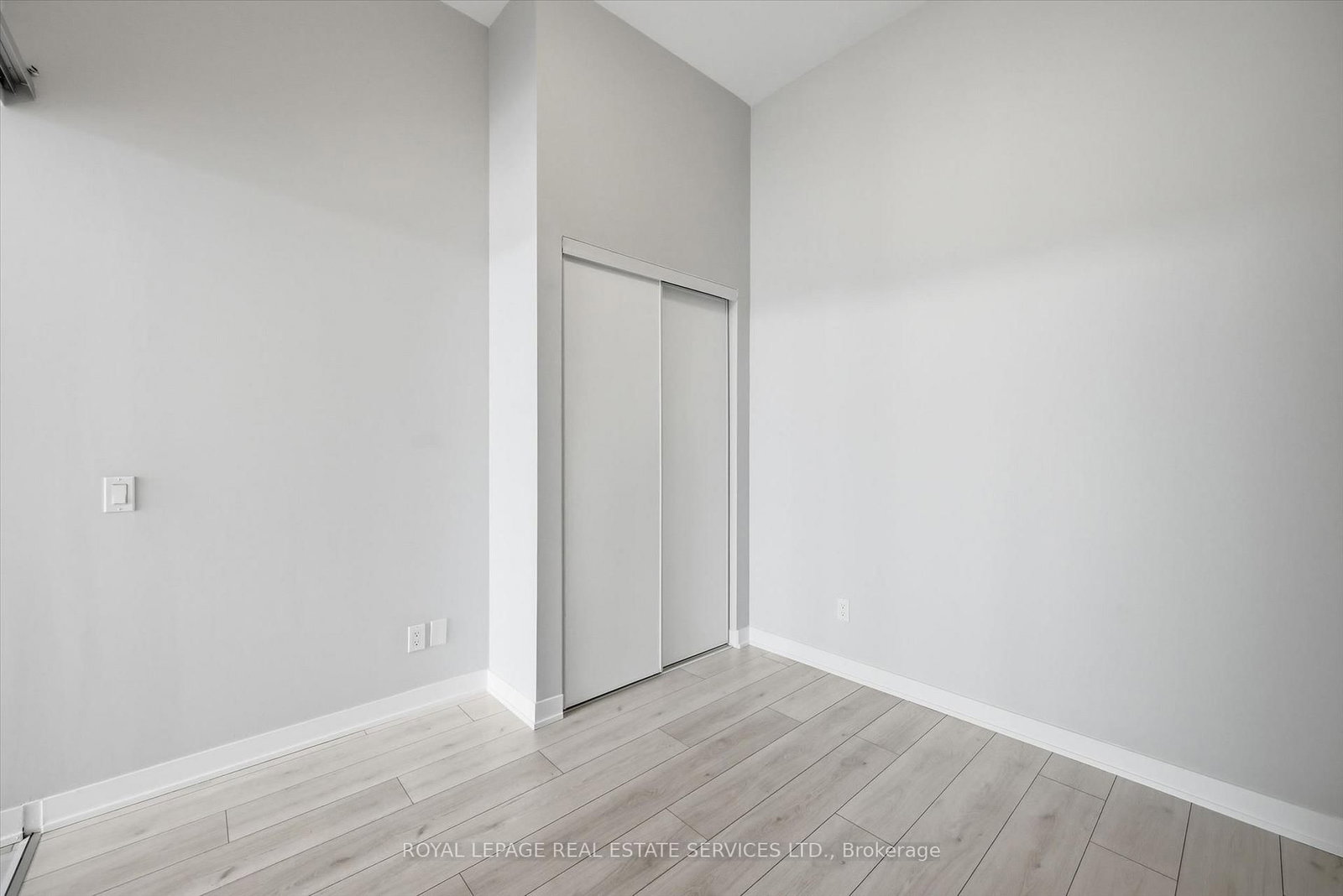 405 Dundas Street W, Unit 104 - Photo 16