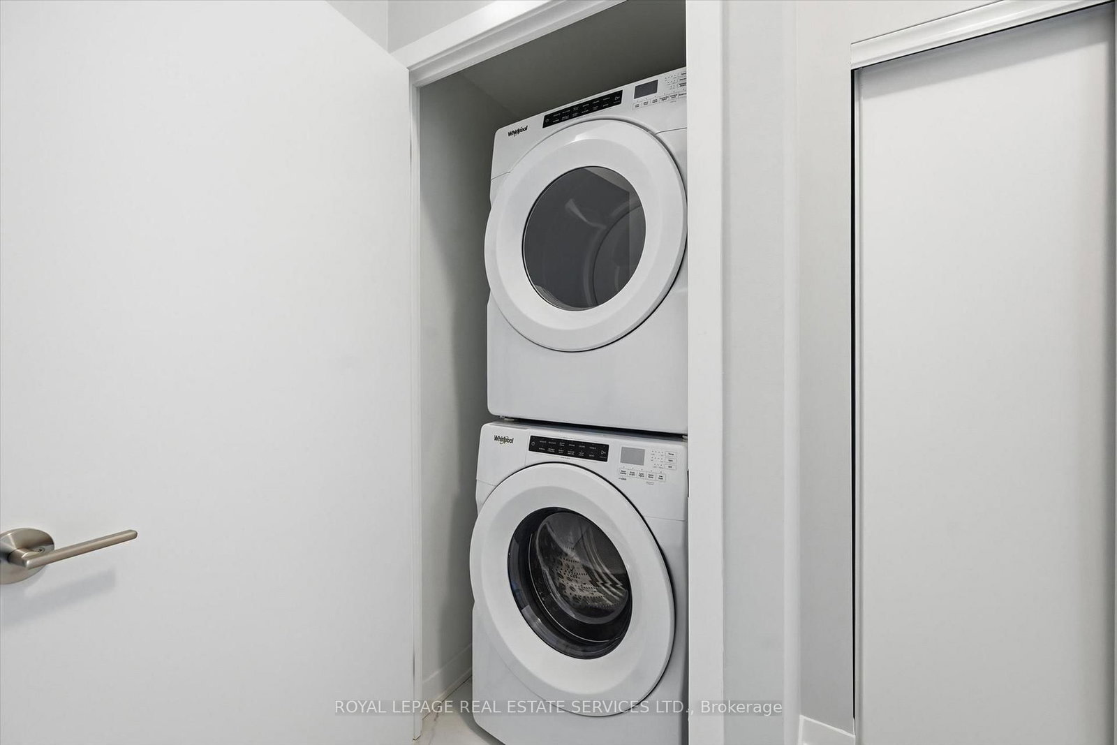 405 Dundas Street W, Unit 104 - Photo 18