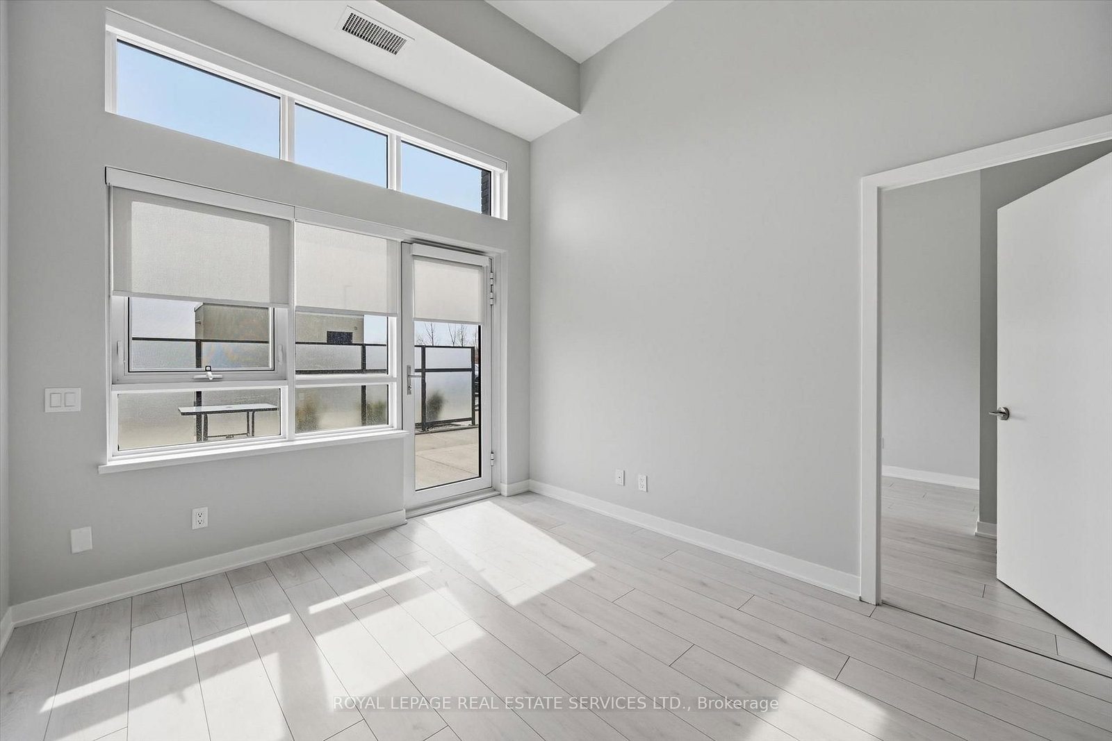 405 Dundas Street W, Unit 104 - Photo 21