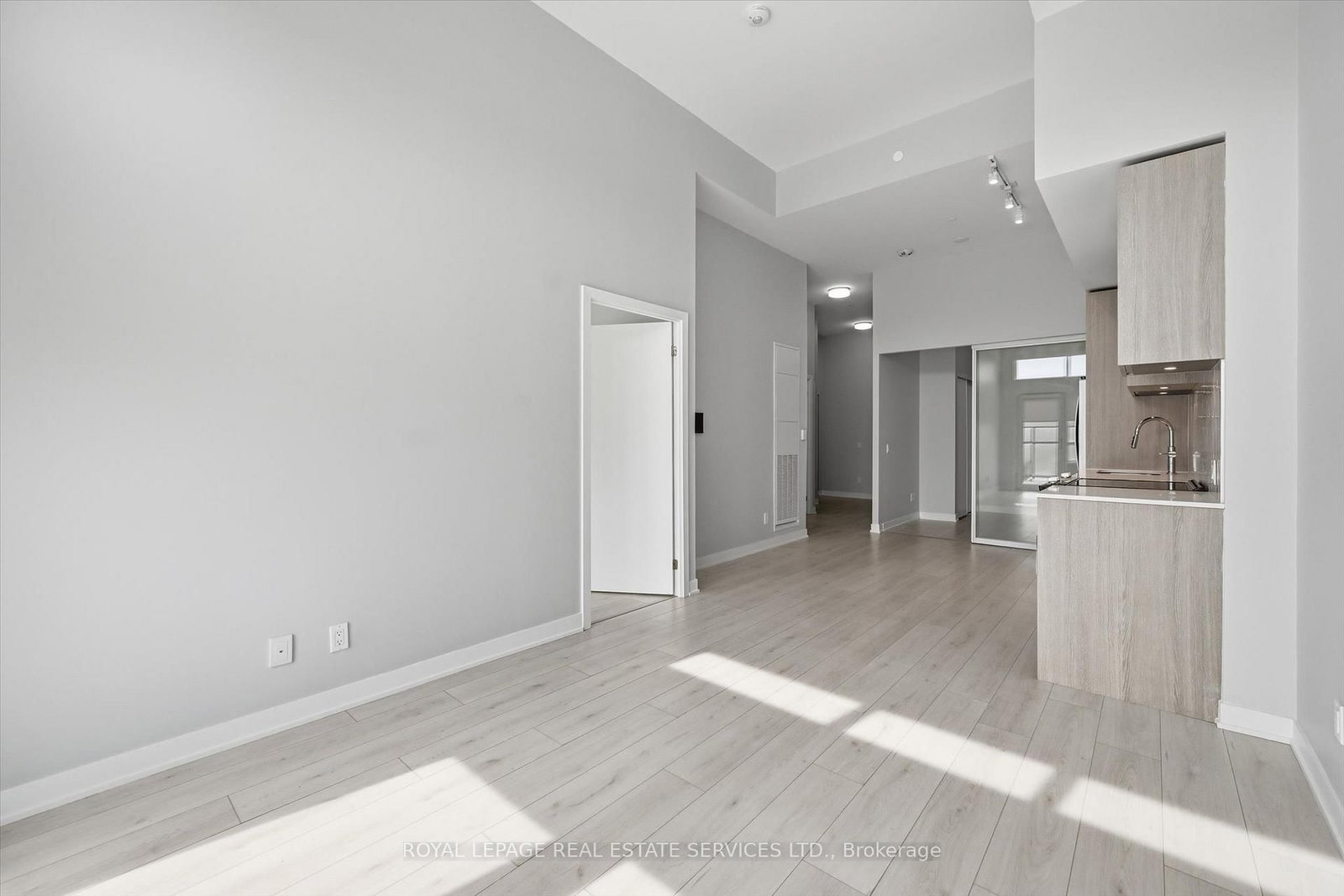 405 Dundas Street W, Unit 104 - Photo 22