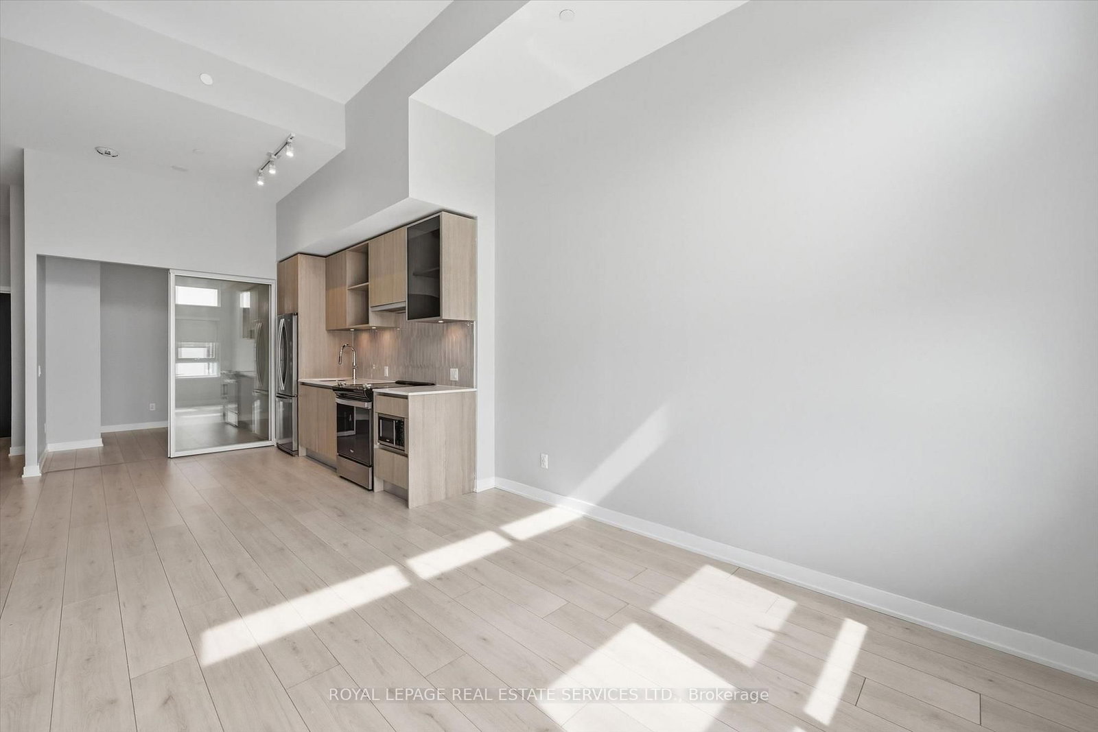 405 Dundas Street W, Unit 104 - Photo 23